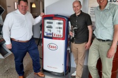 (v.l.n.r.): Sebastian Leu (Geschäftsführer Leu Energie) , Tim Pargent, Andreas Künneth (Schriftführer Grüne Hof)