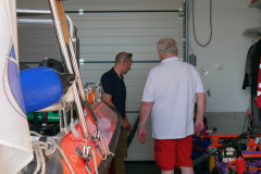 Hier lagern Rettungsboot und weitere Ausrüstung