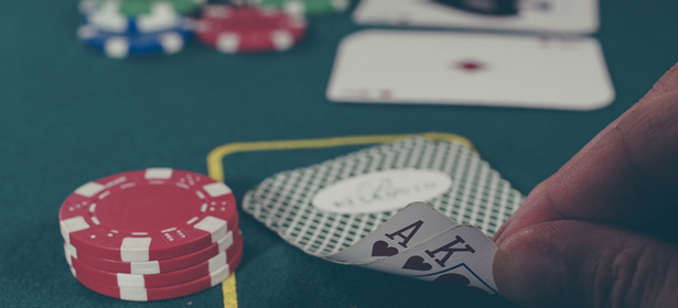 Glücksspiel Pokerkarten Titelbild